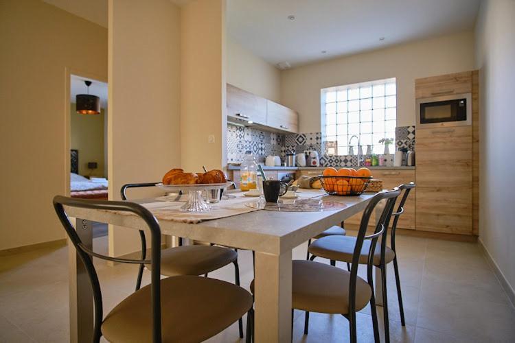 Les Doyennes Bed & Breakfast Brugny-Vaudancourt Екстериор снимка
